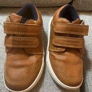 Tahari camel loafers. Sz 10